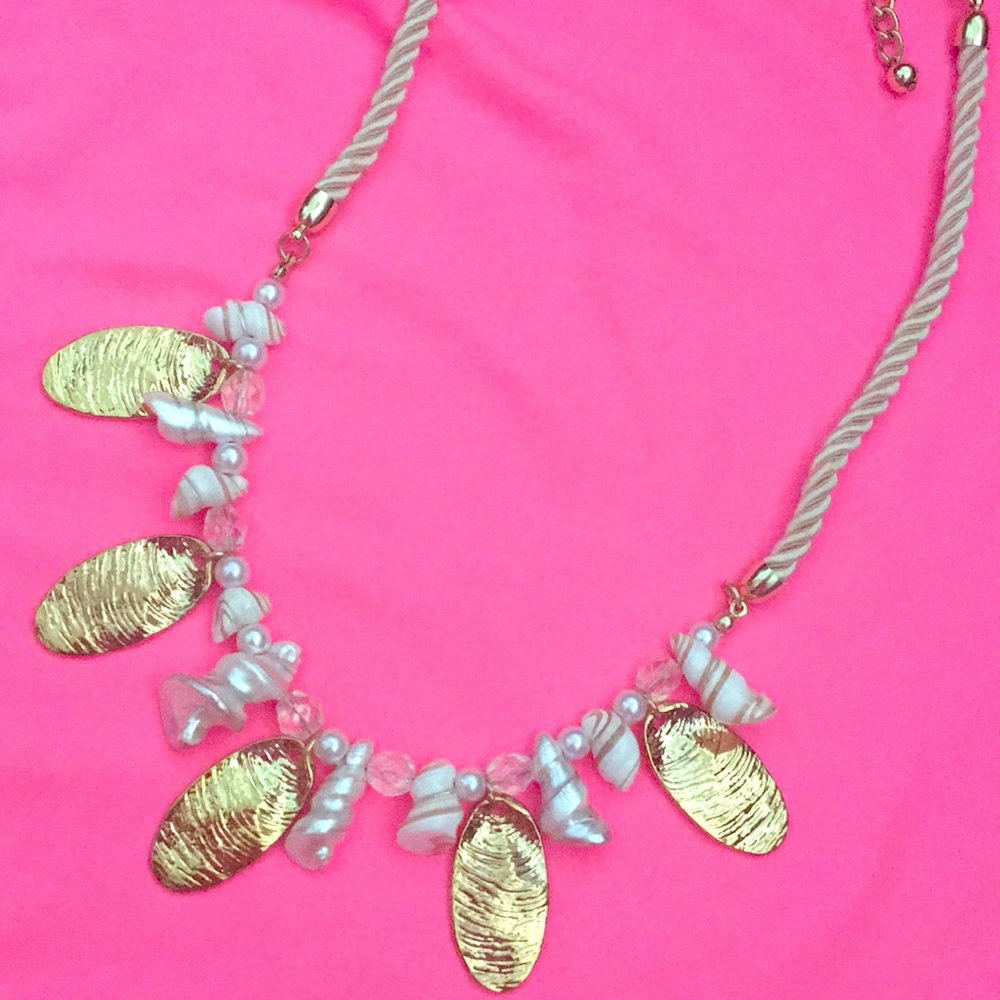 *NWOT* Seashell Necklace
